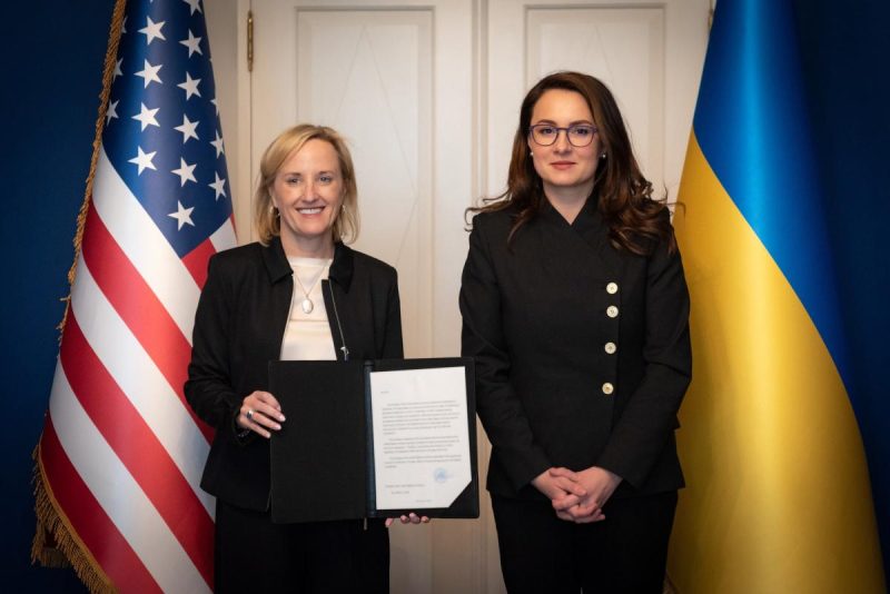 Офіційний запуск Фонду відбудови між Україною та США / фото https://www.facebook.com/yulia.svyrydenko
