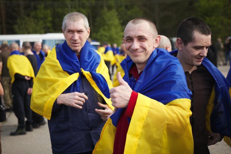 Наші - вдома / фото t.me/V_Zelenskiy_official/