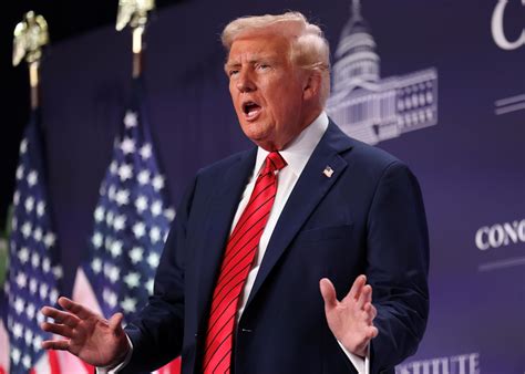 Трамп планує суттєво збільшити мита на імпорт з Індії через її торгівлю російською нафтою