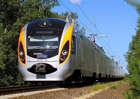 Залізничне сполучення з Парижем зазнало труднощів через закриття частини колії